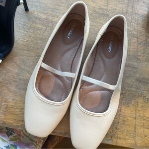 Old Navy Women's White Ballet Flats
